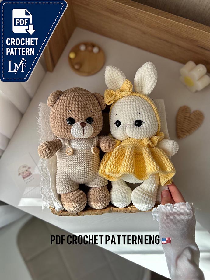 Overalls Bear Crochet Pattern Collection – Adorable Amigurumi Bears for Every Season