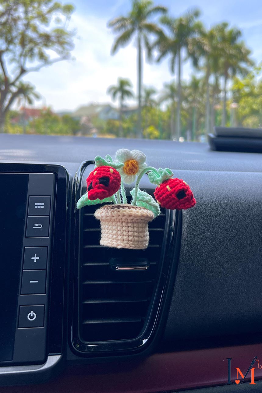 Crochet Strawberry Skull Car Vent Clip: Halloween Decor, Plant Lover Gift, Halloween Gift - Planter Gift for Car Lovers - Car Decoration