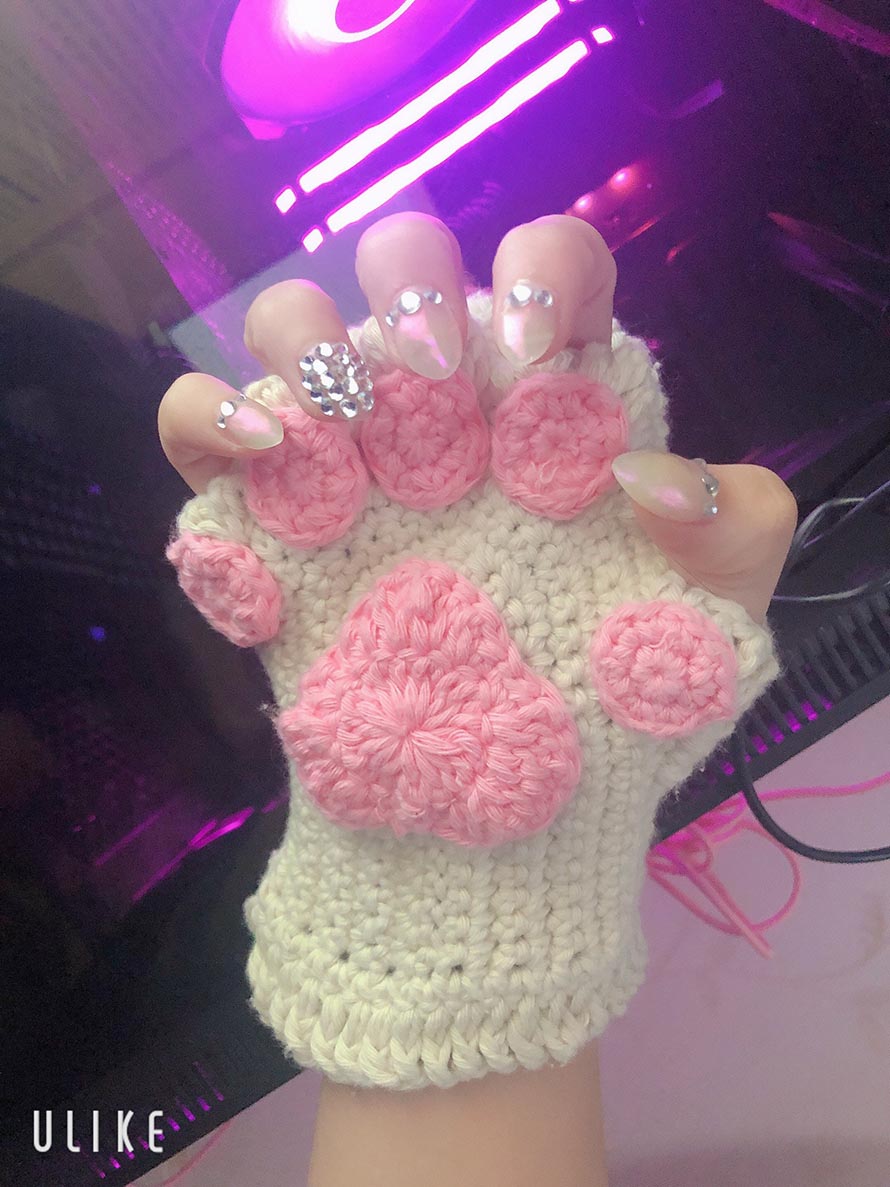 Cat Paw Fingerless Gloves Crochet Pattern Designs 4