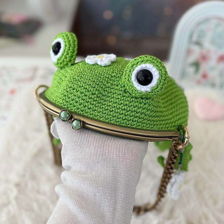 DIY Crochet Frog Handbag - Easy-to-Follow Pattern