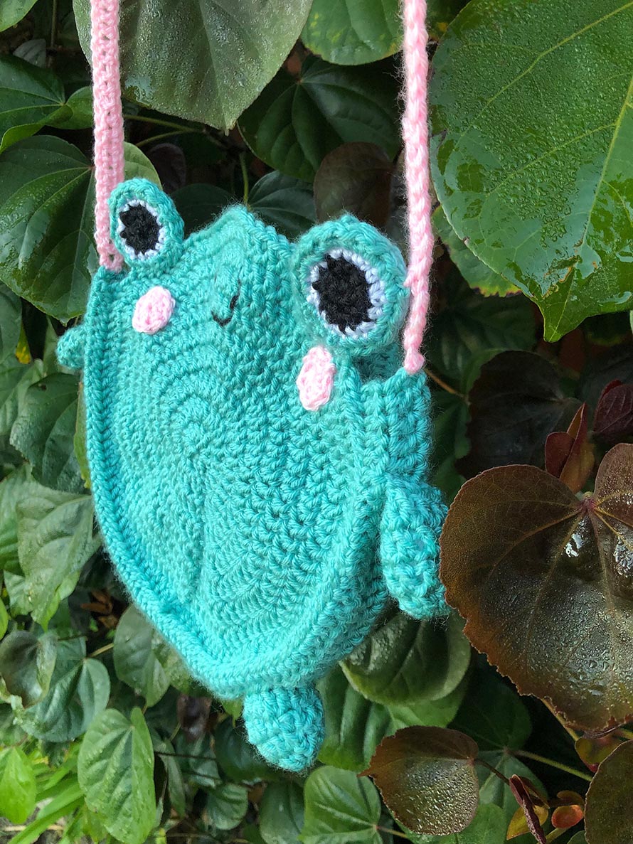 Crochet Frog Bag Pattern Designs to Crochet and Carry 6