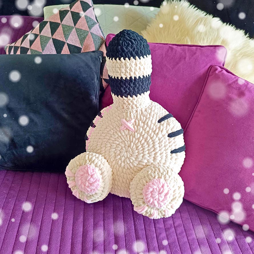 Crochet Cat Pillow Pattern Designs for Home Décor 3