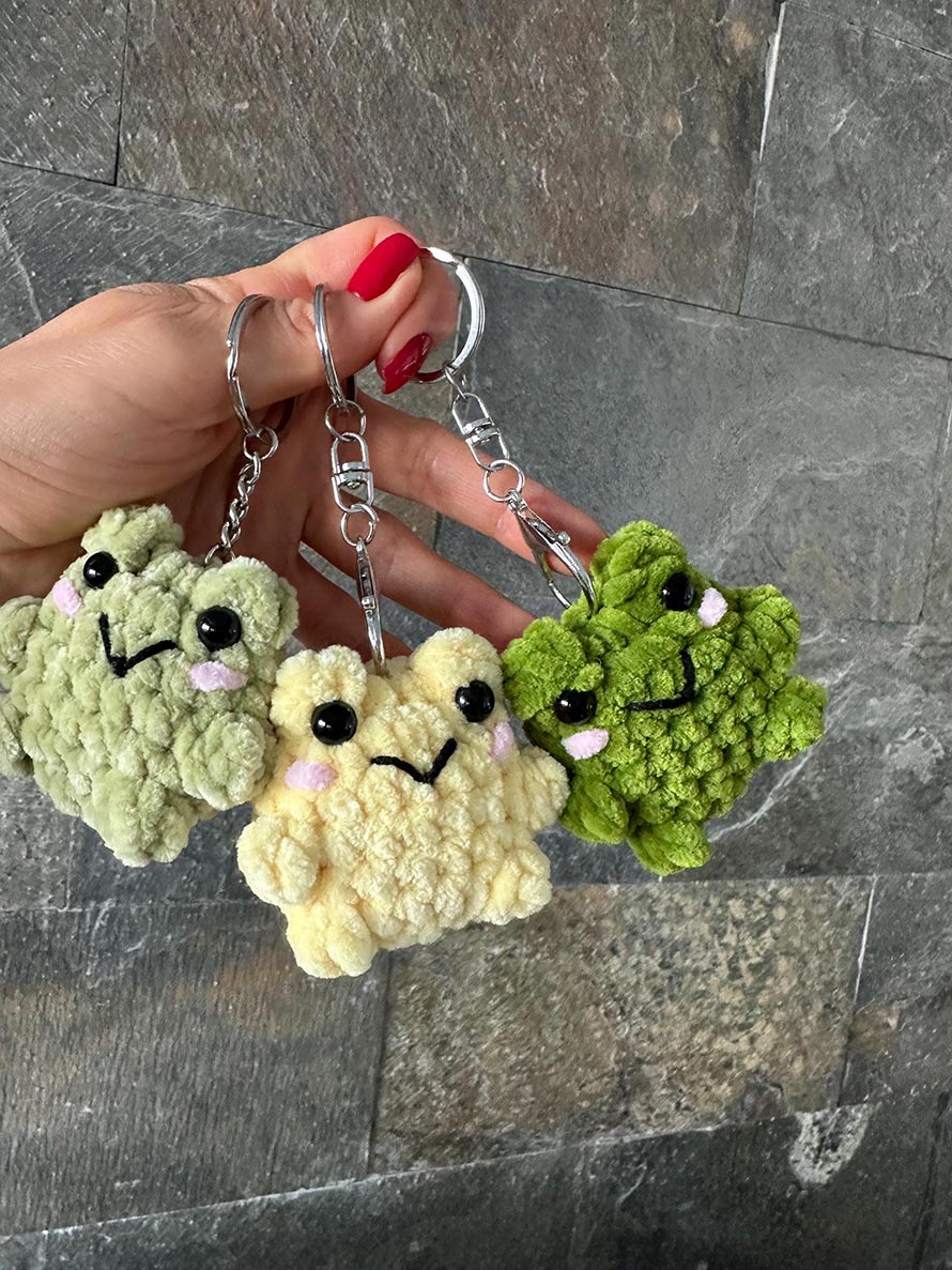No sew. CROCHET PATTERN " Frog" . English PDF pattern. Amigurumi keychain frog. Crochet keychain frog. Plushie frog. Stuffed keychain frog.