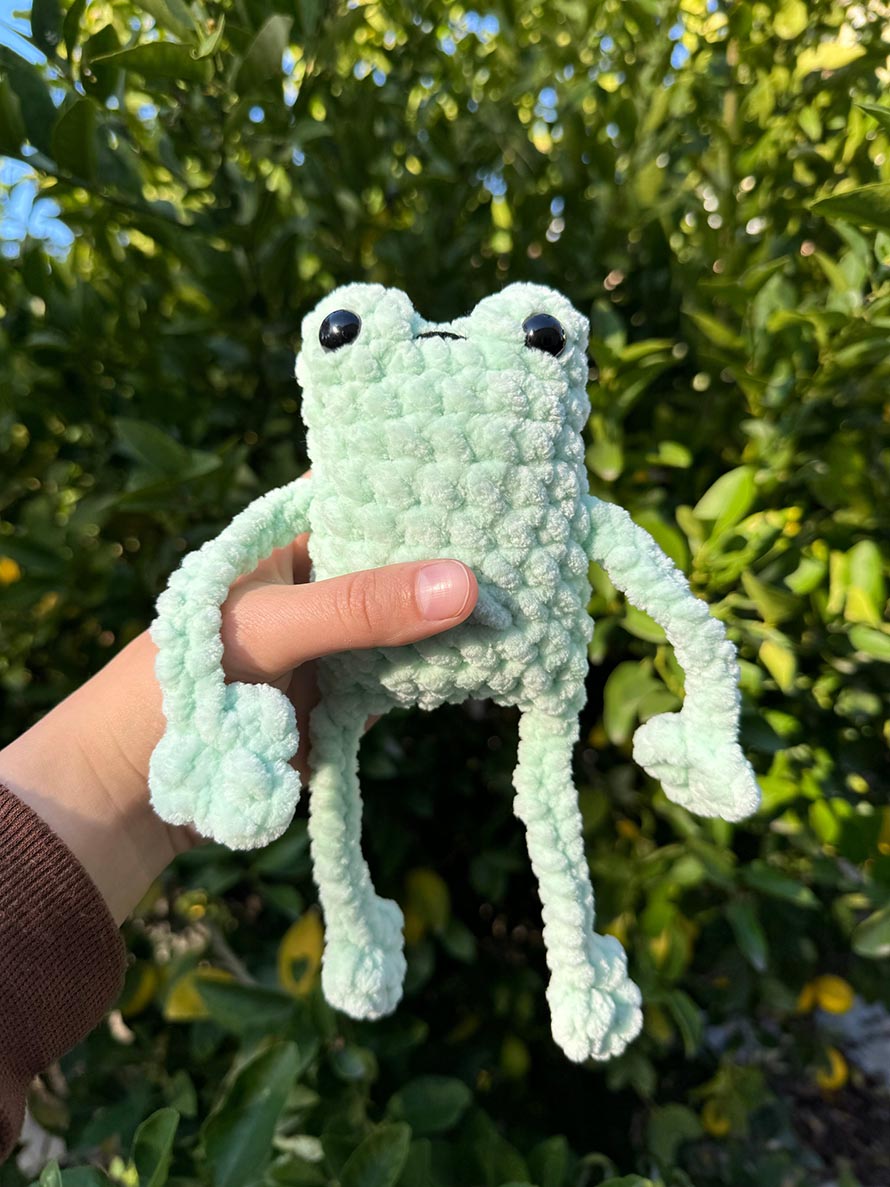 Leggy Frog Crochet Pattern Designs for Long-Limbed Amigurumi 2