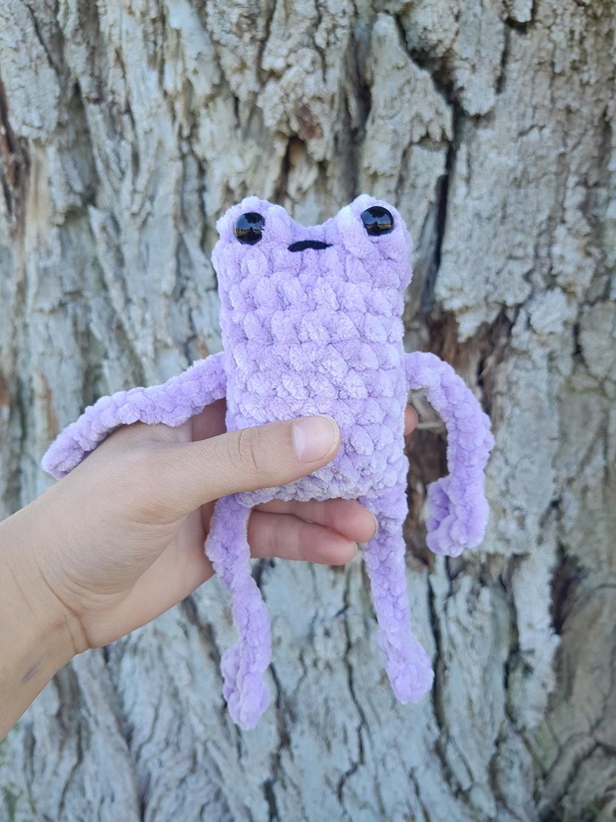 Leggy Frog Crochet Pattern Designs for Long-Limbed Amigurumi 6