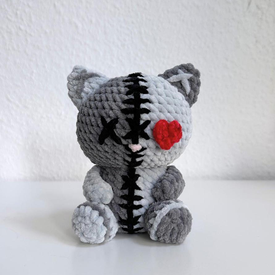 Zombie Cat Crochet Pattern Designs for Amigurumi Fans 5