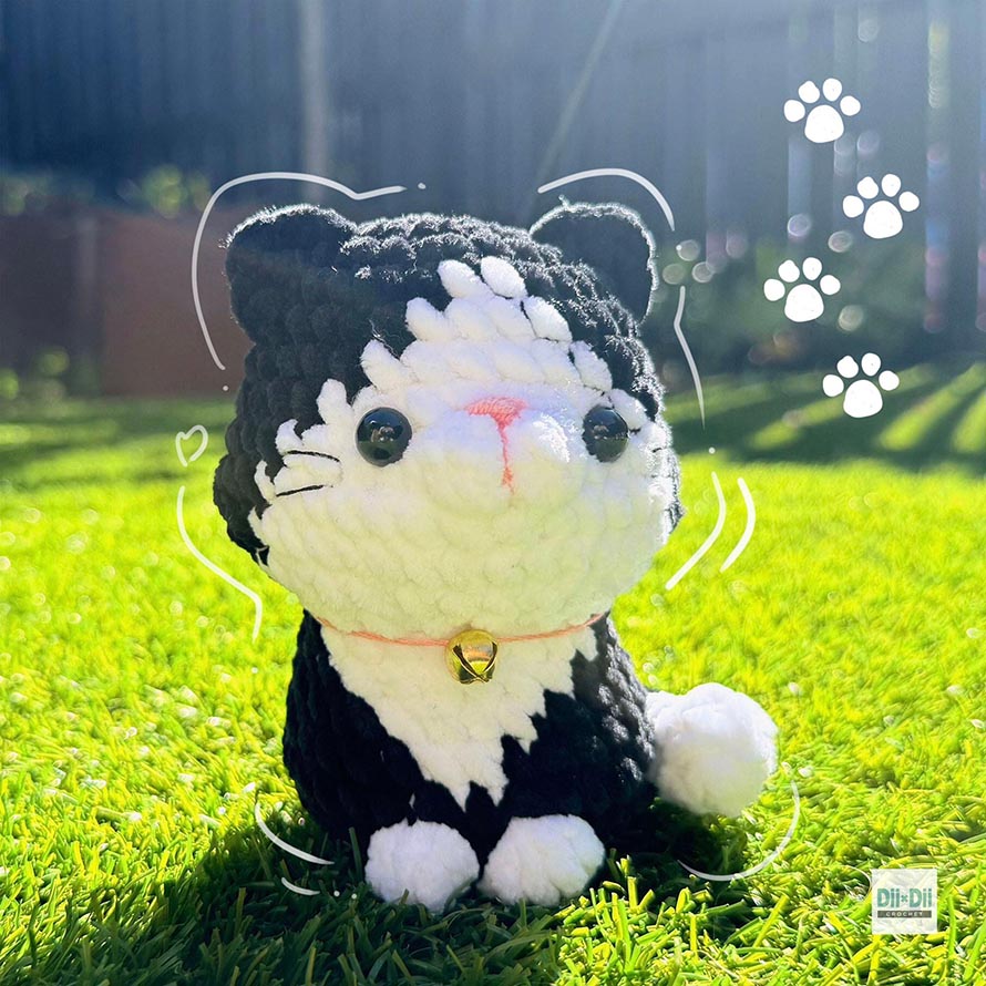 Tuxedo Cat Crochet Pattern Designs in Black and White 4