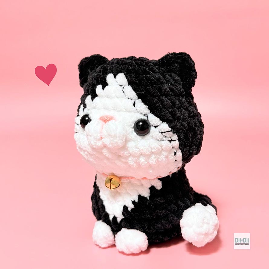 Tuxedo Cat Crochet Pattern Designs in Black and White 6