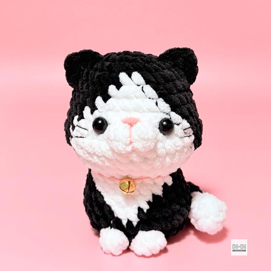 Tuxedo Cat Crochet Pattern Designs in Black and White 7